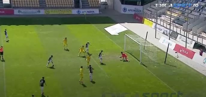 Un fotbalist din Liga 2 a incercat sa imite executia fantastica a lui Benzema! Ce s-a intamplat in prelungirile meciului de la Ploiesti_4