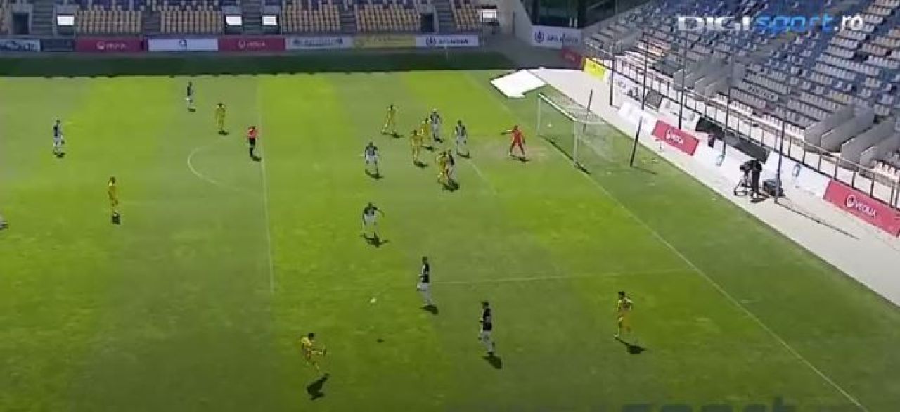 Un fotbalist din Liga 2 a incercat sa imite executia fantastica a lui Benzema! Ce s-a intamplat in prelungirile meciului de la Ploiesti_6
