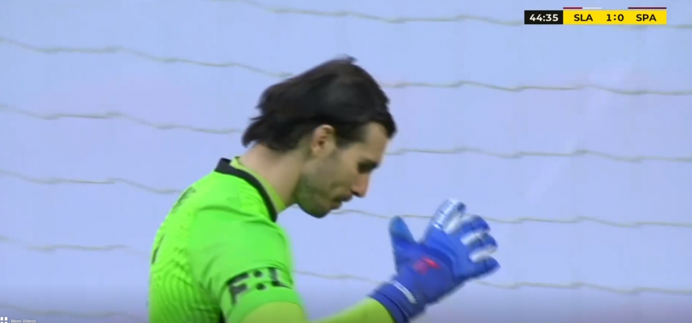 Tiki-taka Stanciu la Slavia! Pasa de gol, Nita a sarit fantastic, dar mingea a luat un efect inuman. Portarul nationalei, batut de o torpila in vinclu la golul 2_4