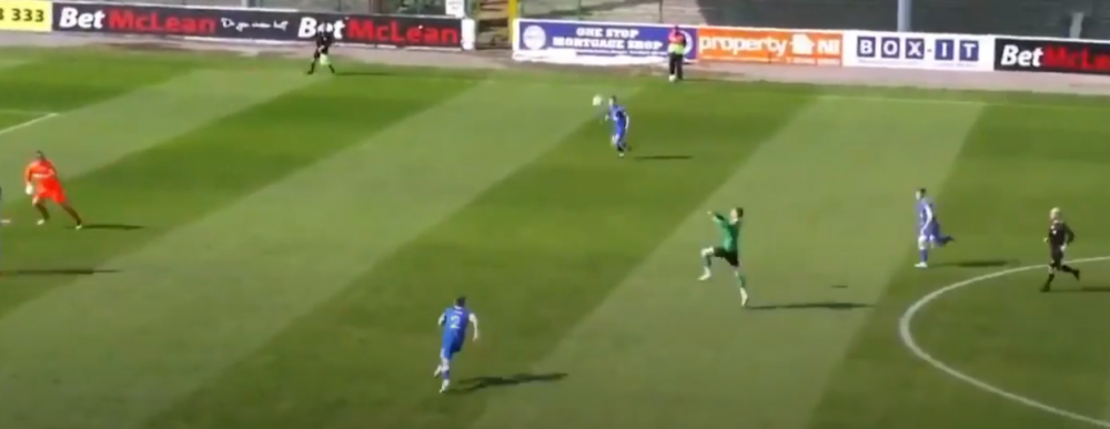 Incredibil! A dat gol cu capul de la 40 de metri! Reactia comentatorilor e fabuloasa: 