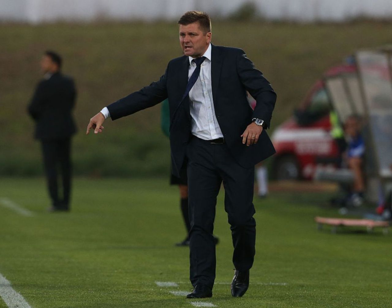 Dinamo a anuntat oficial despartirea de Multescu!