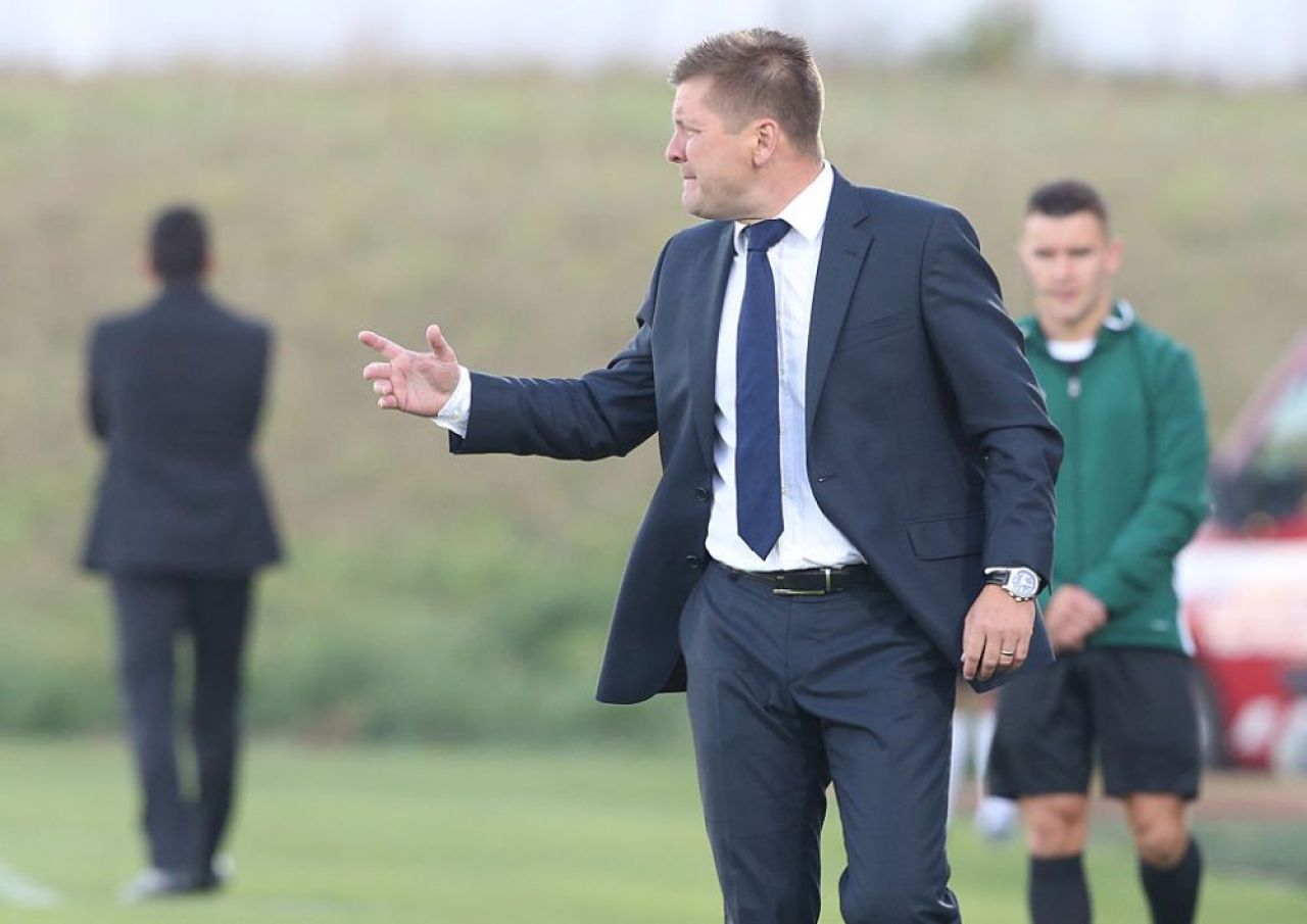 Dinamo a anuntat oficial despartirea de Multescu!