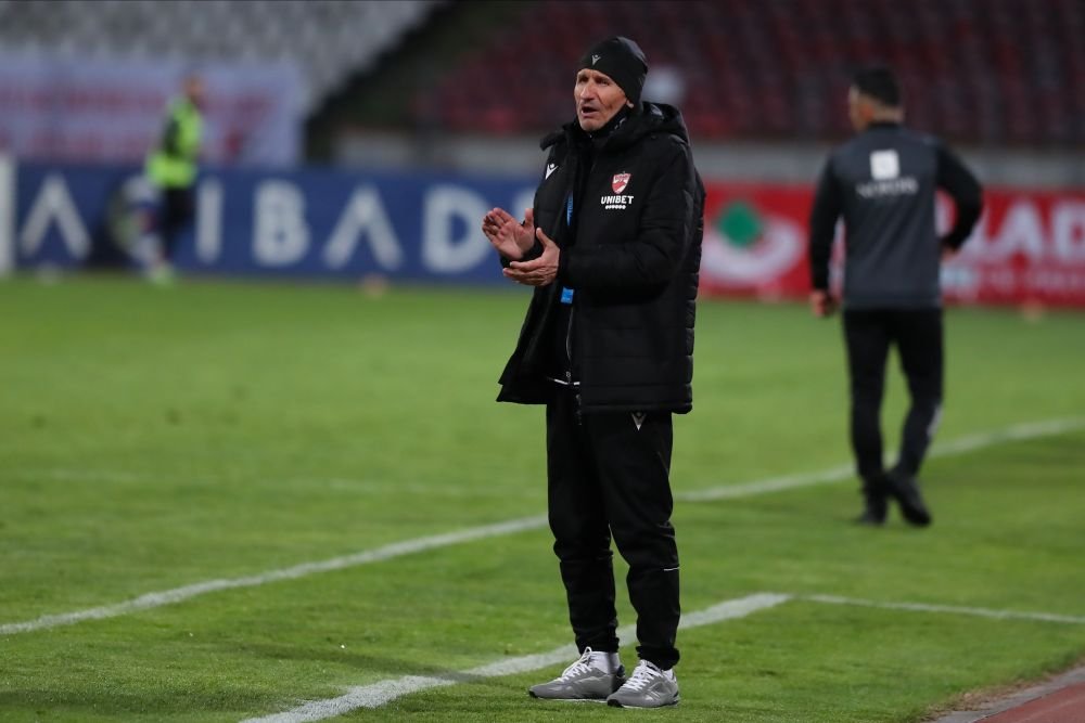 Dinamo a anuntat oficial despartirea de Multescu! 
