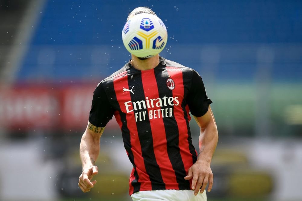Zlatan loveste din nou! :)) S-a pozat alaturi de doi 