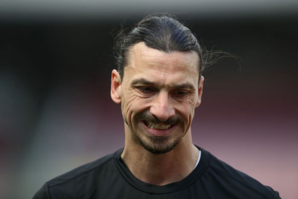 Zlatan loveste din nou! :)) S-a pozat alaturi de doi 