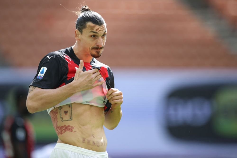 Zlatan loveste din nou! :)) S-a pozat alaturi de doi 
