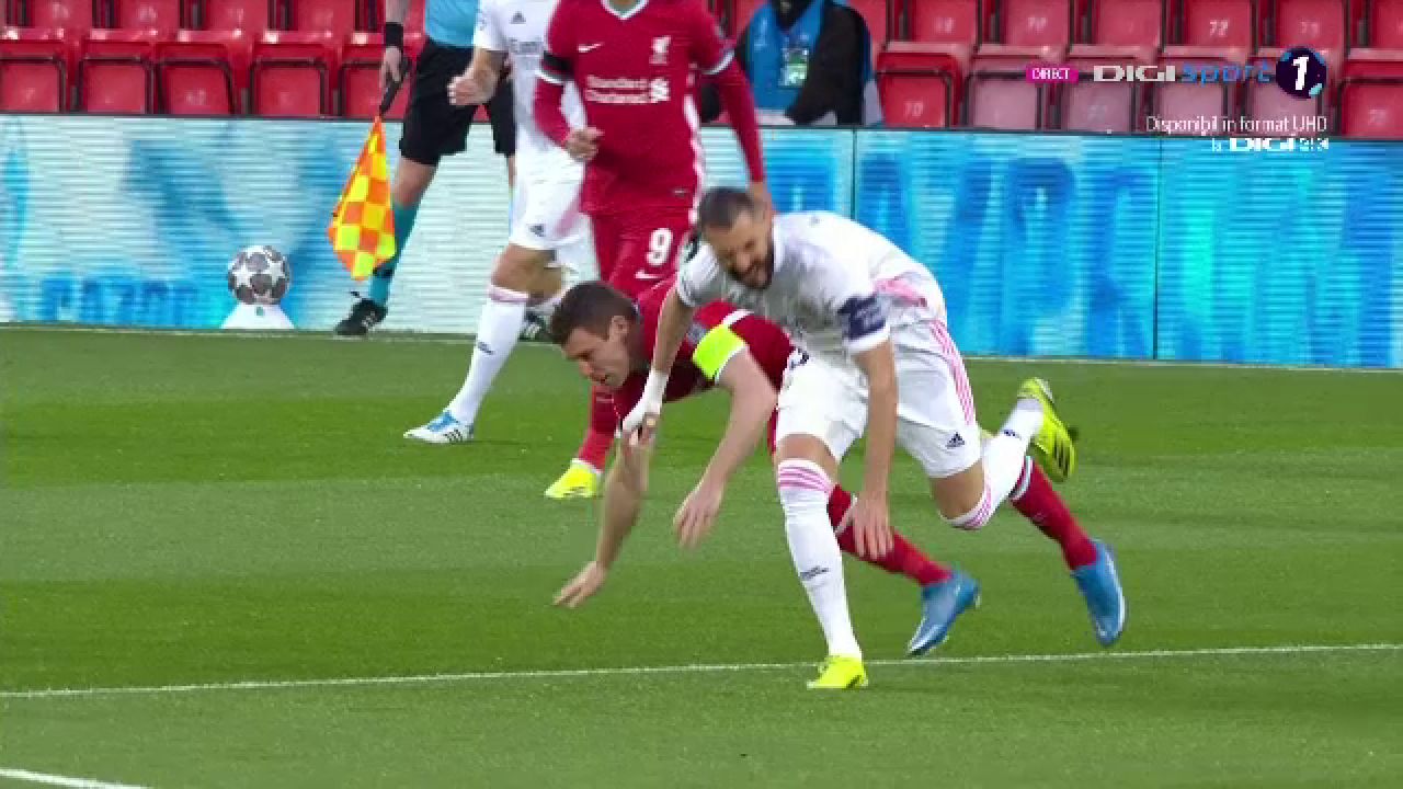 Trebuia eliminat Milner inca din minutul 1 al meciului cu Real?! Fault extrem de dur al englezului asupra lui Benzema! Faza la care banca Realului a sarit in aer_10