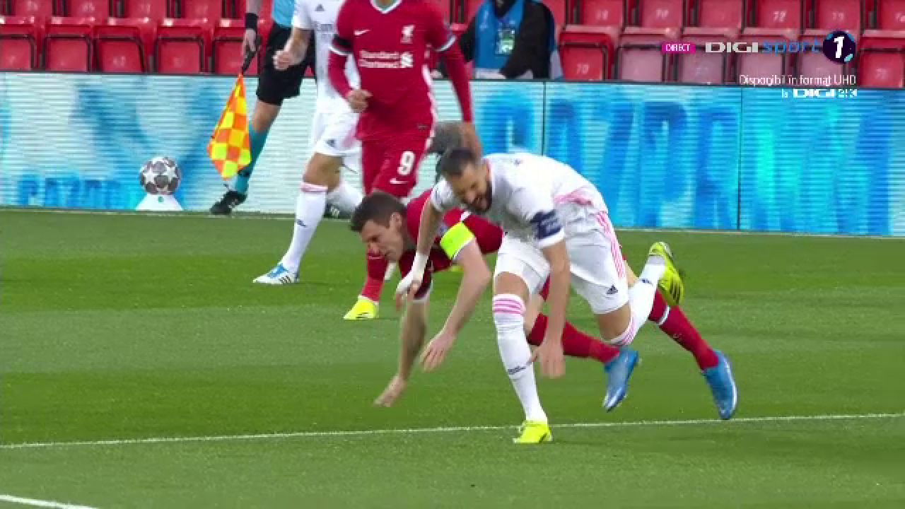 Trebuia eliminat Milner inca din minutul 1 al meciului cu Real?! Fault extrem de dur al englezului asupra lui Benzema! Faza la care banca Realului a sarit in aer_11