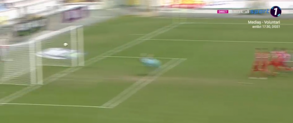 Daniel Florea s-a transformat in Messi si a reusit un gol de senzatie dupa o cursa de la mijlocul terenului! A driblat doi adversari si a trims o racheta sub bara!_2