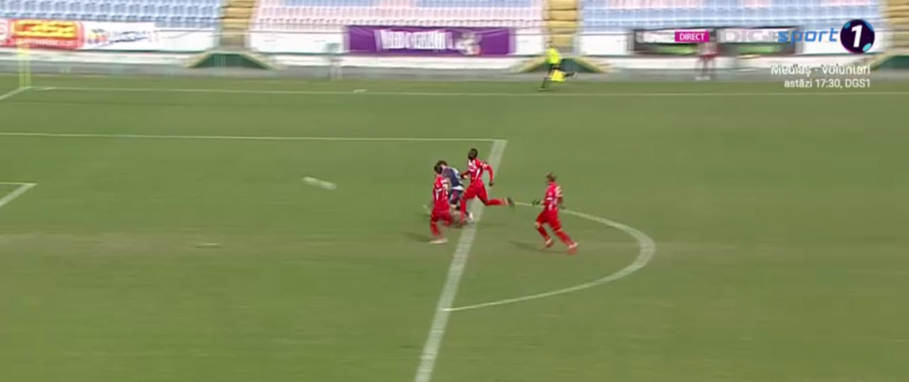 Daniel Florea s-a transformat in Messi si a reusit un gol de senzatie dupa o cursa de la mijlocul terenului! A driblat doi adversari si a trims o racheta sub bara!_3