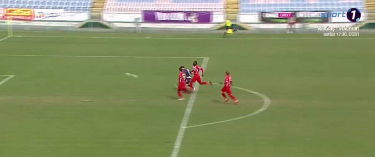 Daniel Florea s-a transformat in Messi si a reusit un gol de senzatie dupa o cursa de la mijlocul terenului! A driblat doi adversari si a trims o racheta sub bara!_3