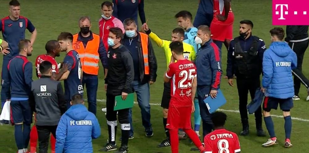Scandal monstru la finalul meciului Chindia - Hermannstadt! Pires si-a iesit din minti si a vazut rosu! Acuzatii de rasism: 