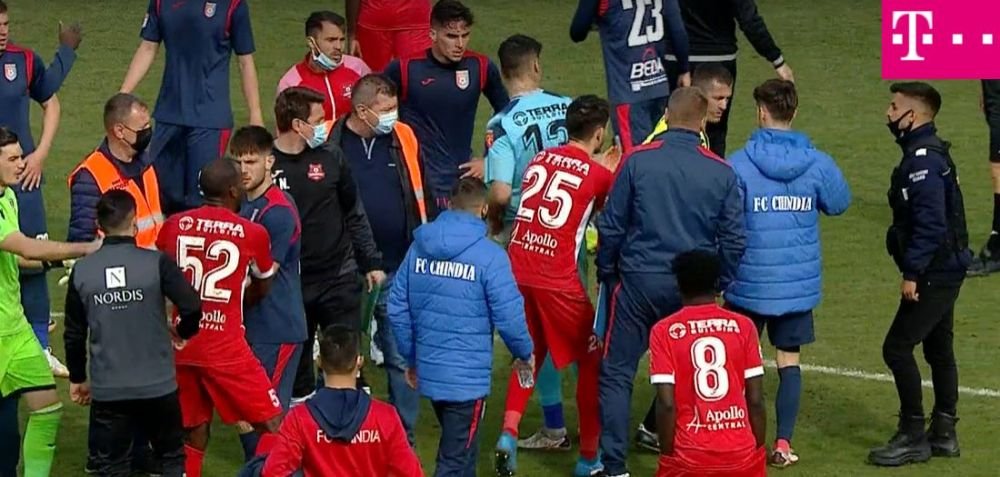Scandal monstru la finalul meciului Chindia - Hermannstadt! Pires si-a iesit din minti si a vazut rosu! Acuzatii de rasism: 