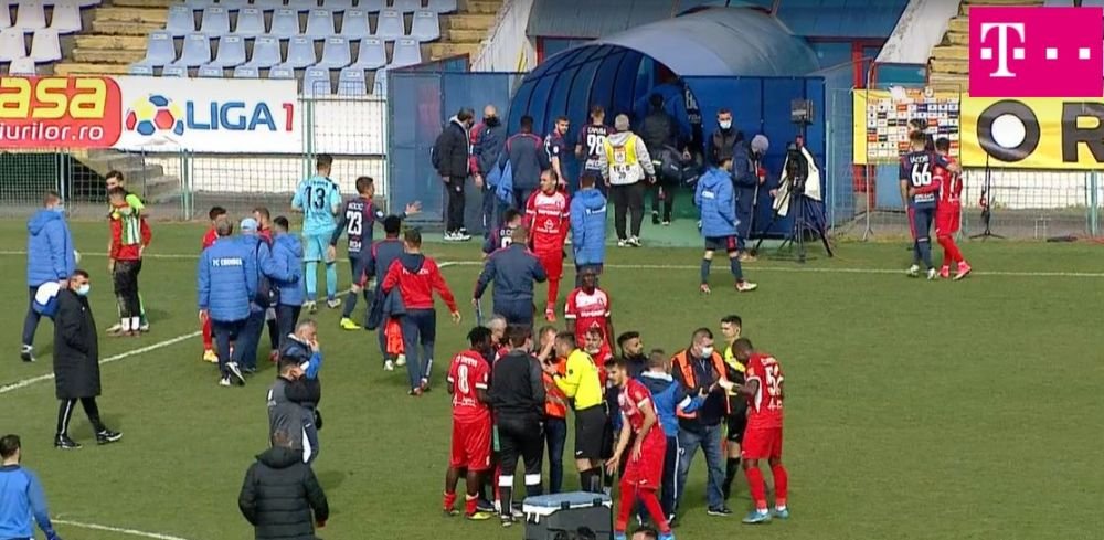 Scandal monstru la finalul meciului Chindia - Hermannstadt! Pires si-a iesit din minti si a vazut rosu! Acuzatii de rasism: 