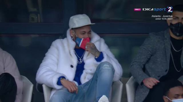 50 Cent, tu esti?! :)) Neymar a furat toate privirile in tribune la meciul lui PSG! Cum a putut sa apara starul brazilian _3