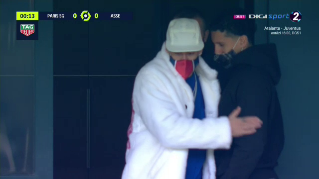 50 Cent, tu esti?! :)) Neymar a furat toate privirile in tribune la meciul lui PSG! Cum a putut sa apara starul brazilian _12