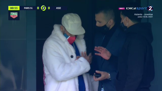 50 Cent, tu esti?! :)) Neymar a furat toate privirile in tribune la meciul lui PSG! Cum a putut sa apara starul brazilian _13