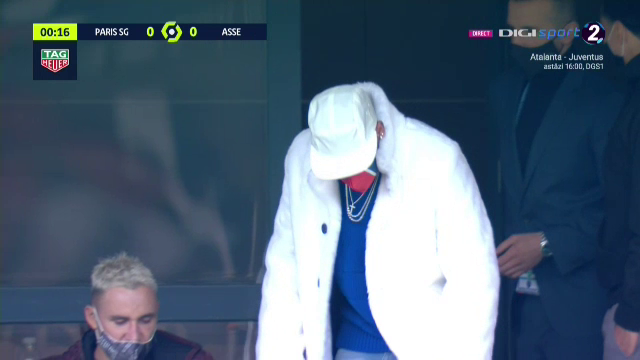 50 Cent, tu esti?! :)) Neymar a furat toate privirile in tribune la meciul lui PSG! Cum a putut sa apara starul brazilian _16