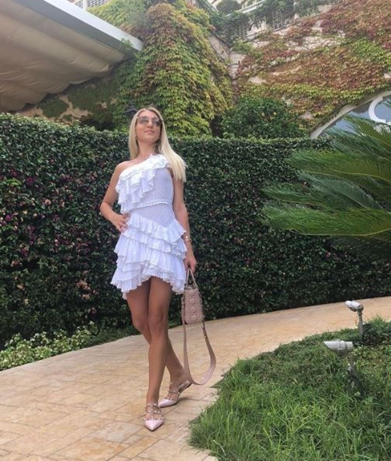 Becali nu se uita la bani! Cadoul de 300 000 de euro pe care i l-a luat fetei sale _9