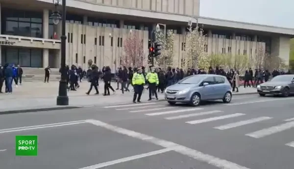 BREAKING NEWS | VIDEO incredibil! Ultrasii FCU Craiova s-au intalnit in oras cu autocarul CSU! Ce a urmat