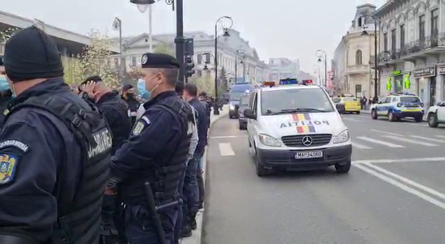 VIDEO incredibil! Ultrasii FCU Craiova s-au intalnit in oras cu autocarul CSU! Ce a urmat_18
