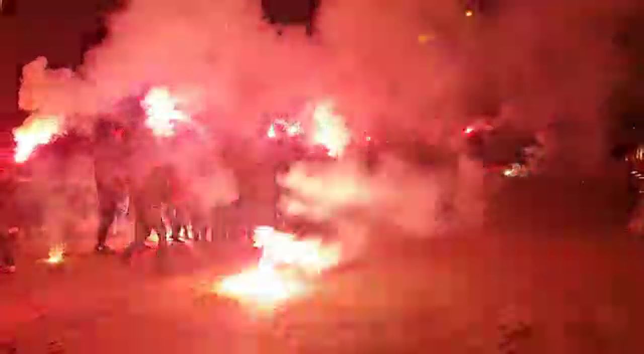 Ca la un super derby! Atmosfera din alta lume la Craiova 1-0 Rapid! Explozii in fata stadionului! Cum arata acum clasamentul pentru promovare_2