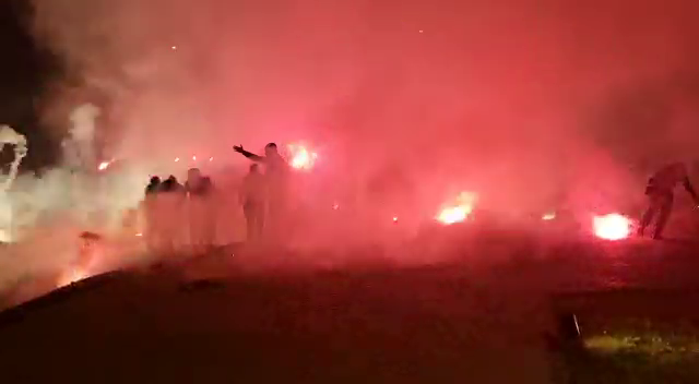 Ca la un super derby! Atmosfera din alta lume la Craiova 1-0 Rapid! Explozii in fata stadionului! Cum arata acum clasamentul pentru promovare_7