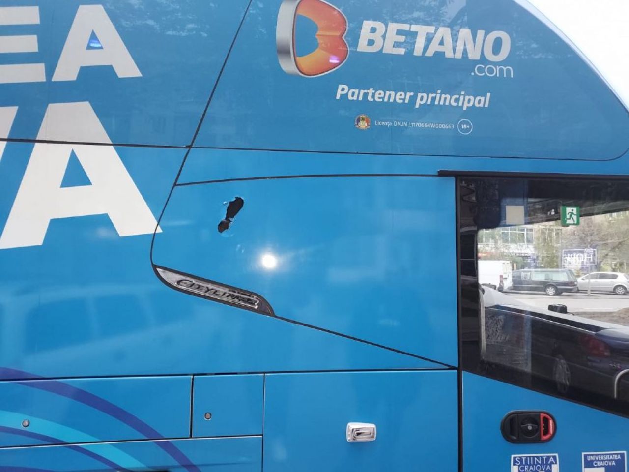 VIDEO incredibil! Ultrasii FCU Craiova s-au intalnit in oras cu autocarul CSU! Ce a urmat_19