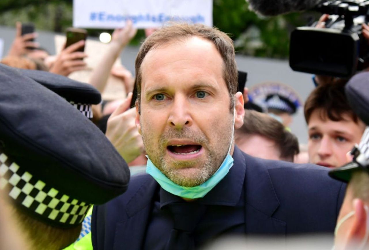 VIDEO | Petr Cech a intervenit in protestele de la Stamford Bridge! Dialog cu suporterii_1