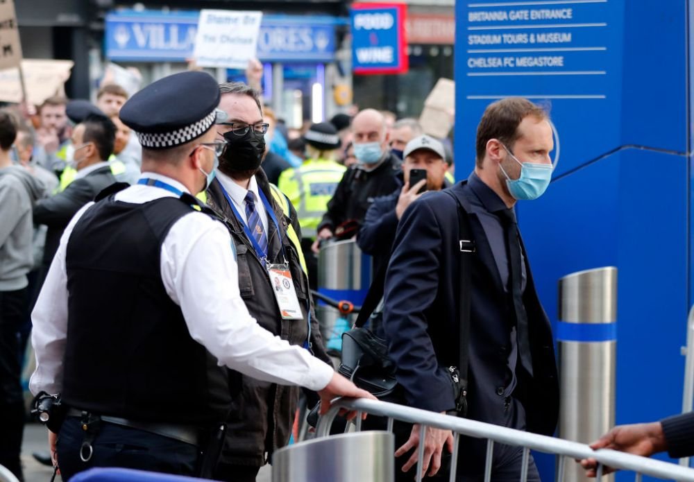 VIDEO | Petr Cech a intervenit in protestele de la Stamford Bridge! Dialog cu suporterii_3