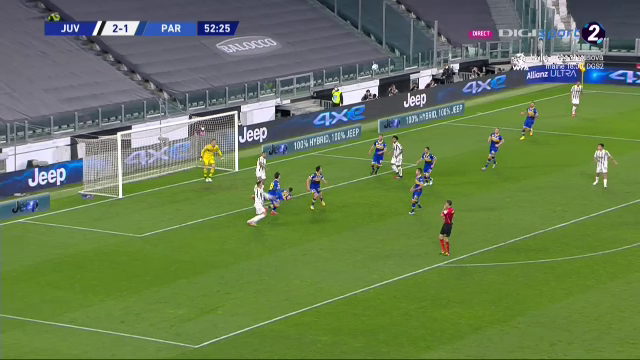 Daca il nimerea, putea sa-l lesine! :) Man, aproape sa fie distrus de Ronaldo. Romanul a fost fundas in multe momente din cauza presiunii lui Juventus_3