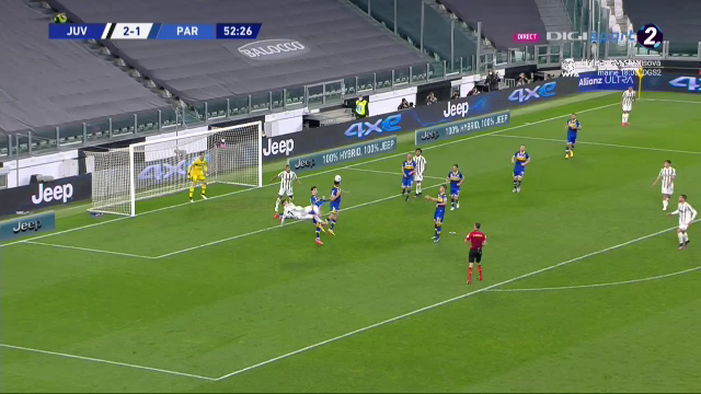 Daca il nimerea, putea sa-l lesine! :) Man, aproape sa fie distrus de Ronaldo. Romanul a fost fundas in multe momente din cauza presiunii lui Juventus_4