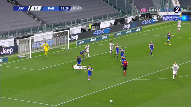 Daca il nimerea, putea sa-l lesine! :) Man, aproape sa fie distrus de Ronaldo. Romanul a fost fundas in multe momente din cauza presiunii lui Juventus_6
