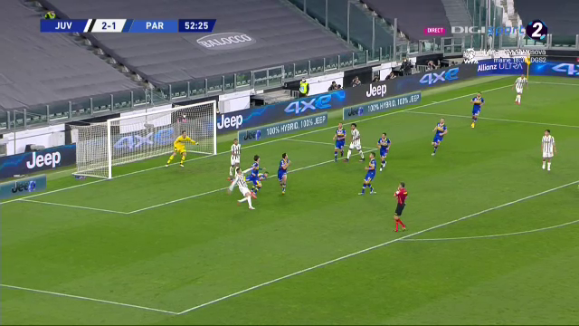 Daca il nimerea, putea sa-l lesine! :) Man, aproape sa fie distrus de Ronaldo. Romanul a fost fundas in multe momente din cauza presiunii lui Juventus_10