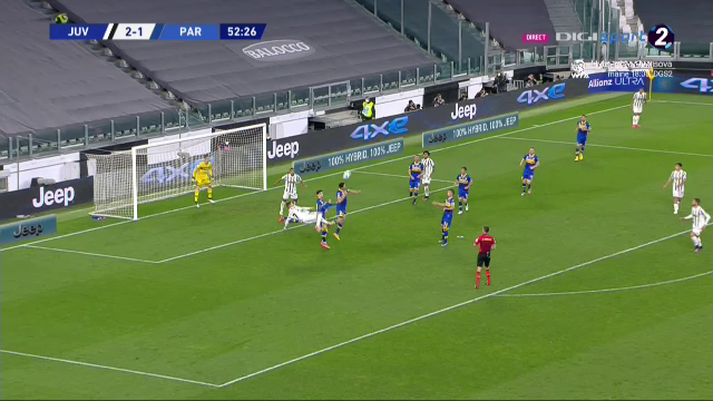 Daca il nimerea, putea sa-l lesine! :) Man, aproape sa fie distrus de Ronaldo. Romanul a fost fundas in multe momente din cauza presiunii lui Juventus_11