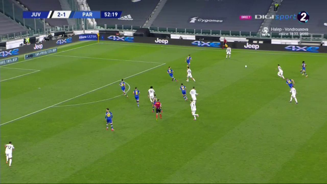 Daca il nimerea, putea sa-l lesine! :) Man, aproape sa fie distrus de Ronaldo. Romanul a fost fundas in multe momente din cauza presiunii lui Juventus_13