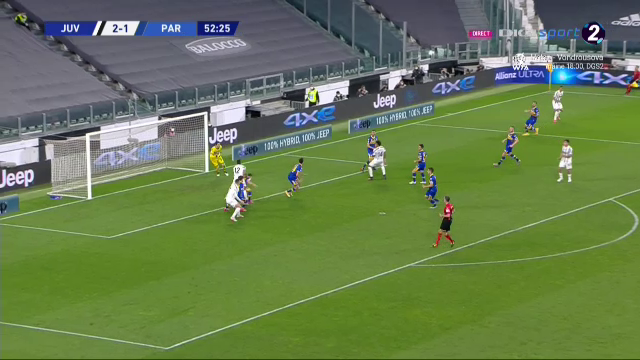 Daca il nimerea, putea sa-l lesine! :) Man, aproape sa fie distrus de Ronaldo. Romanul a fost fundas in multe momente din cauza presiunii lui Juventus_14