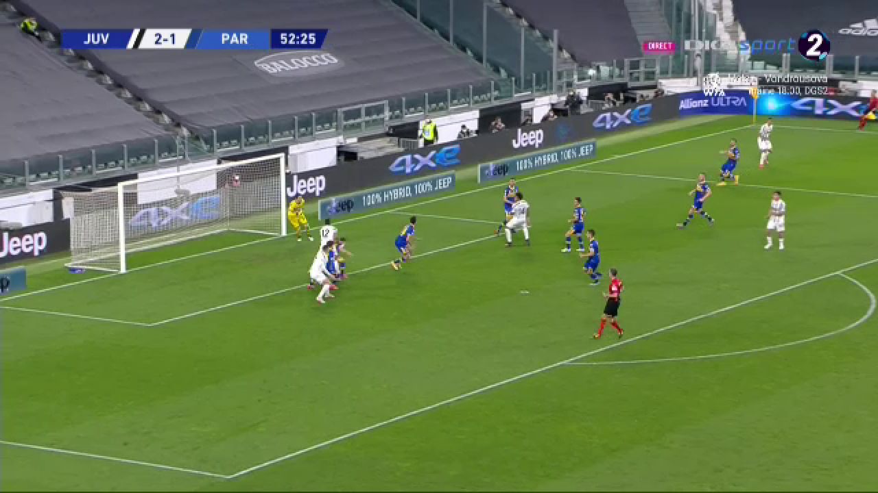 Daca il nimerea, putea sa-l lesine! :) Man, aproape sa fie distrus de Ronaldo. Romanul a fost fundas in multe momente din cauza presiunii lui Juventus_14