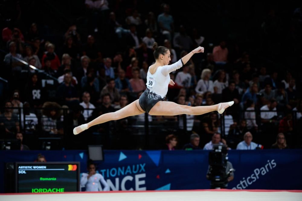 Larisa Iordache, premiata la Europeanul de gimnastica de la Basel! Ce trofeu a primit dupa retragerea din finala de individual compus_16