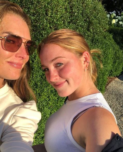 A inceput batalia divelor pe internet! Arati uimitor! Ce supermodel din anii 80 ii face concurenta lui Jennifer Lopez&nbsp;