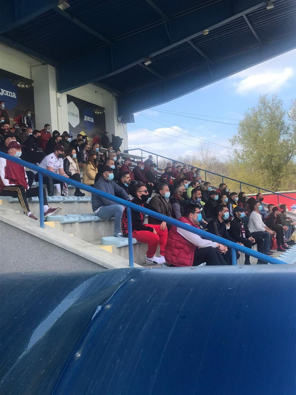 Imagini Senzationale De La Meciul Rapidului Zeci De Oameni Au Umplut Tribuna In Ciuda Restrictiilor
