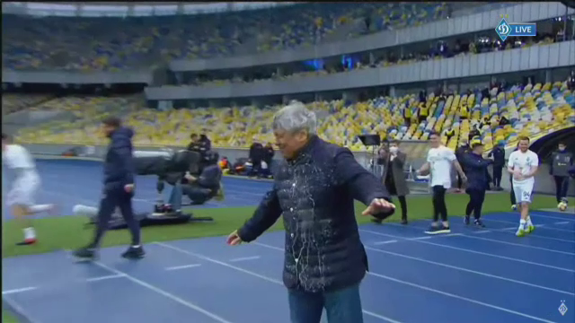 Imagini fabuloase cu Lucescu dupa ce a luat titlul cu Dinamo Kiev! I-a venit sa planga, jucatorii au desfacut sampaniile si l-au facut varza! :)_24