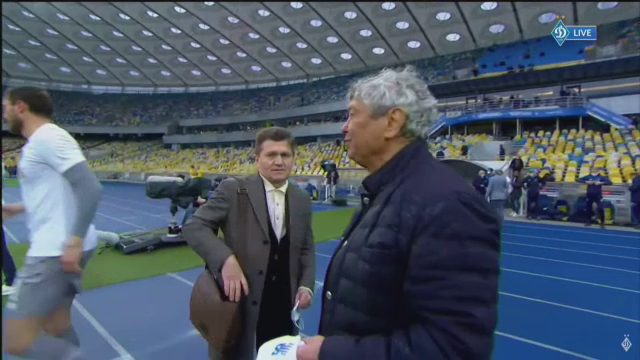 Imagini fabuloase cu Lucescu dupa ce a luat titlul cu Dinamo Kiev! I-a venit sa planga, jucatorii au desfacut sampaniile si l-au facut varza! :)_33