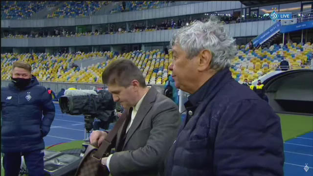 Imagini fabuloase cu Lucescu dupa ce a luat titlul cu Dinamo Kiev! I-a venit sa planga, jucatorii au desfacut sampaniile si l-au facut varza! :)_36