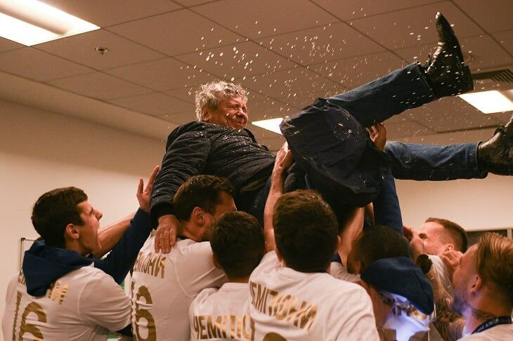 Momentele nevazute de dupa titlul castigat de Lucescu la Dinamo! Luce a desfacut sampania, apoi jucatorii l-au aruncat in aer! Imagini senzationale