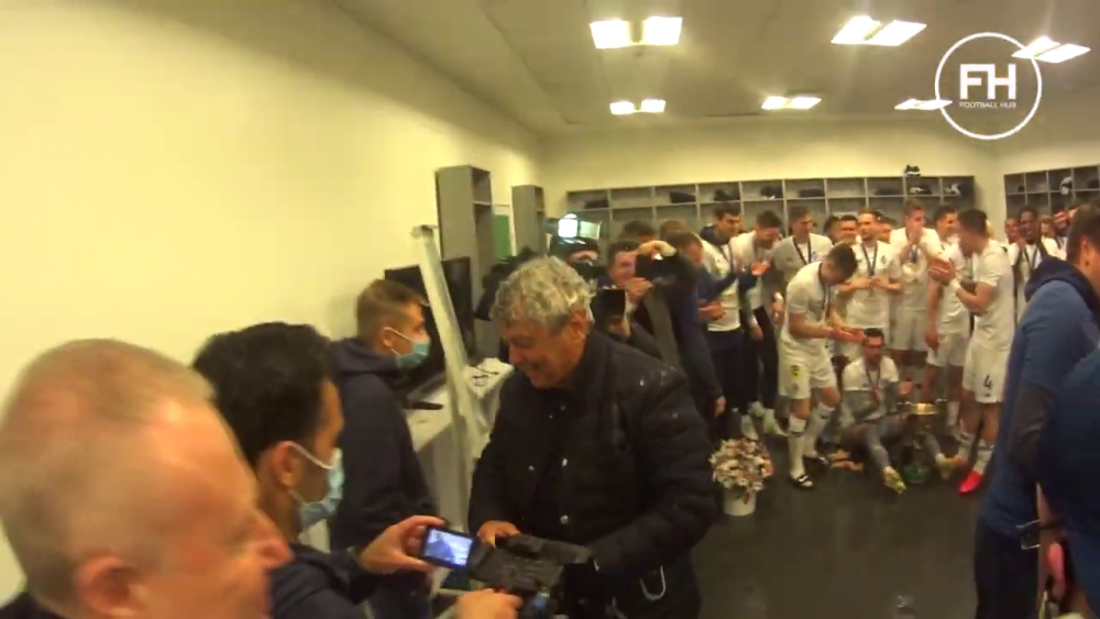 Momentele nevazute de dupa titlul castigat de Lucescu la Dinamo! Luce a desfacut sampania, apoi jucatorii l-au aruncat in aer! Imagini senzationale_4