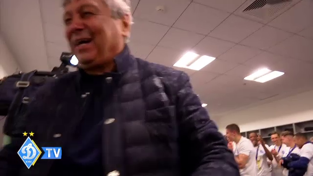 Momentele nevazute de dupa titlul castigat de Lucescu la Dinamo! Luce a desfacut sampania, apoi jucatorii l-au aruncat in aer! Imagini senzationale_18