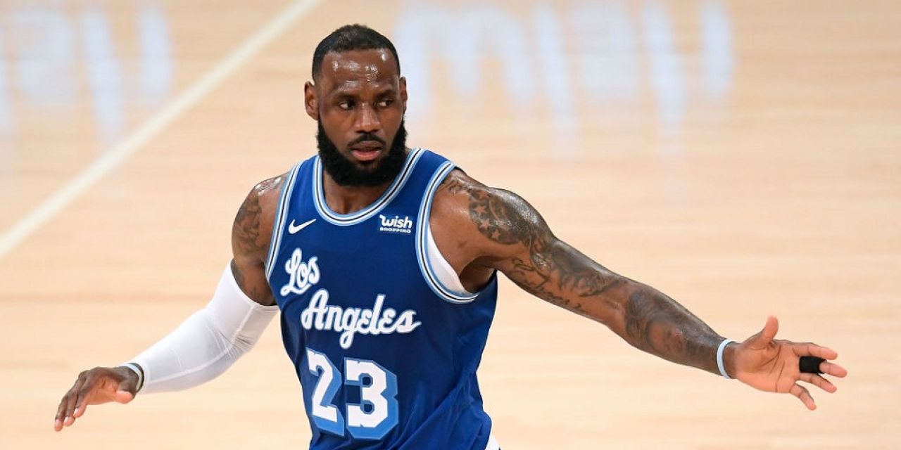 Record impresionant! Pentru ce suma fabuloasa a fost vandut un cartonas de baschet cu autograful lui LeBron James_3