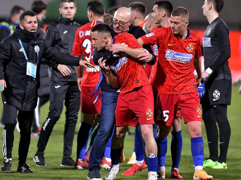 Cum l-a calmat Grozavu pe Morutan dupa meci: 