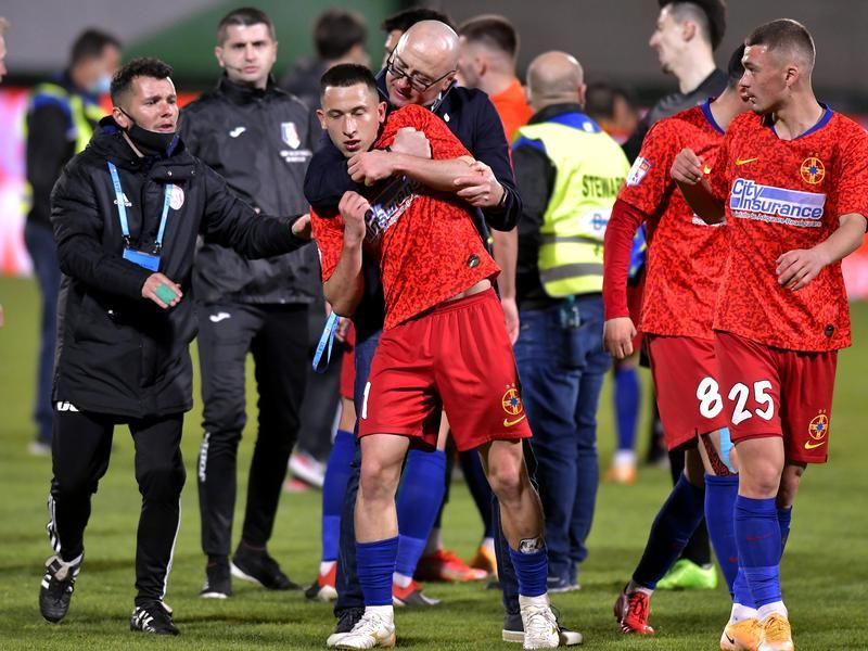 Cum l-a calmat Grozavu pe Morutan dupa meci: 